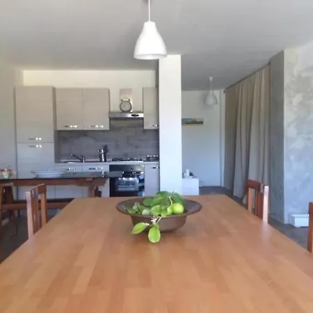 Casa Gemme, Nel E Nel Mare ノート